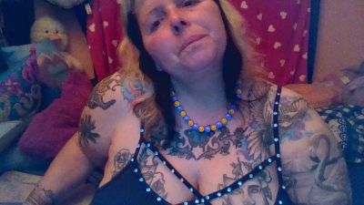 Free live sex with the naughty girl KleineHexe76 Cam4