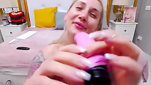 Modelo de lujo en vivo en LiveJasmin , masturbate con AyanaSmith por la webcam