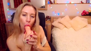 Modelo de lujo en vivo en LiveJasmin , masturbate con KamilaWhite por la webcam