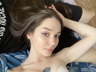 Ten sexo en vivo en Bongacams y masturbate con LekfullKitten por la webcam