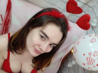 Ten sexo en vivo en Bongacams y masturbate con Yuliahill por la webcam