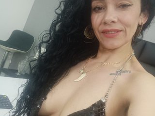 Ten sexo en vivo en Bongacams y masturbate con NicoleMabel por la webcam