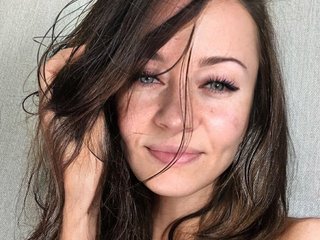 Ten sexo en vivo en Bongacams y masturbate con ElfaElle por la webcam