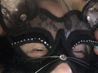 Ten sexo en vivo en Bongacams y masturbate con MissKittyFox por la webcam
