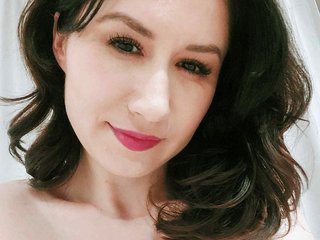 Ten sexo en vivo en Bongacams y masturbate con SelfishLena por la webcam
