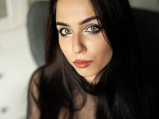 Ten sexo en vivo en Bongacams y masturbate con PollyBeauty por la webcam