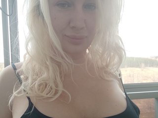 Ten sexo en vivo en Bongacams y masturbate con MayaMonroe por la webcam