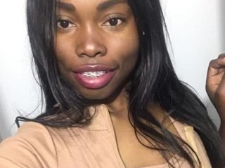 Ten sexo en vivo en Bongacams y masturbate con Ebony-Vivi por la webcam