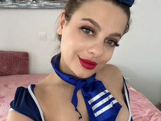Ten sexo en vivo en Bongacams y masturbate con Miss-Kissss por la webcam