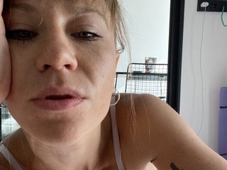 Gratis live sex med GinaAngelina på Bongacams